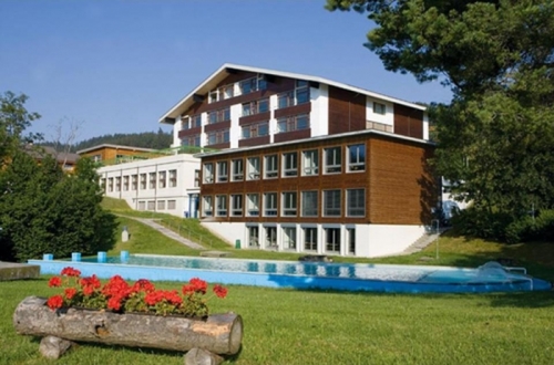 Швейцарская школа гостиничного менеджмента Les Roches International School of Hotel Management отмечает 60-летний юбилей! Швейцарская школа гостиничного менеджмента Les Roches International School of Hotel Management отмечает 60-летний юбилей!