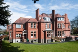 Earlscliffe College